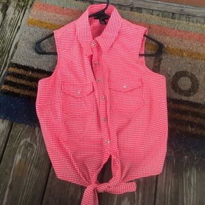 Sleeveless button up